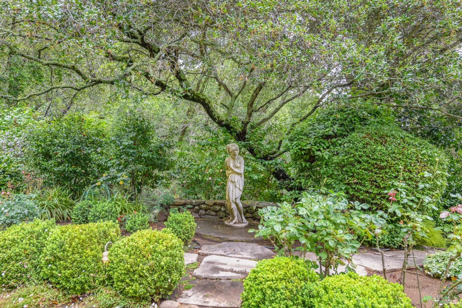 2 Woodland Place