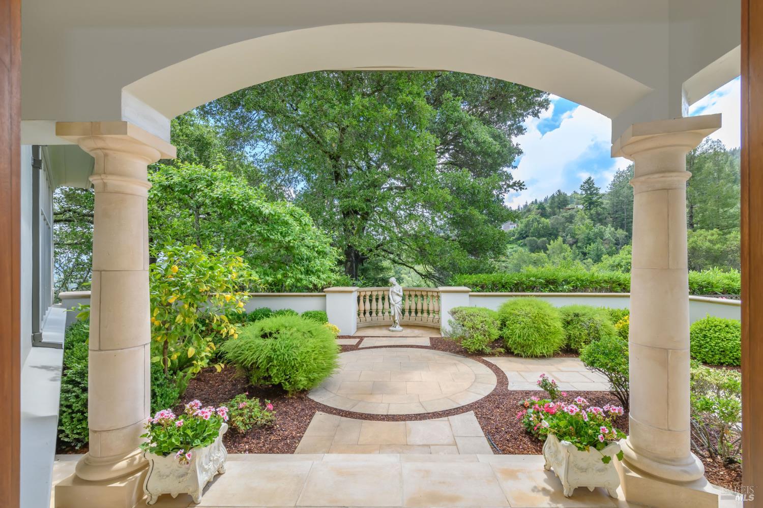 2 Woodland Place