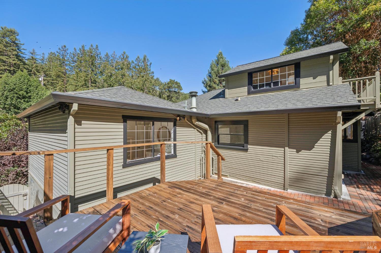 25 Allyn Avenue