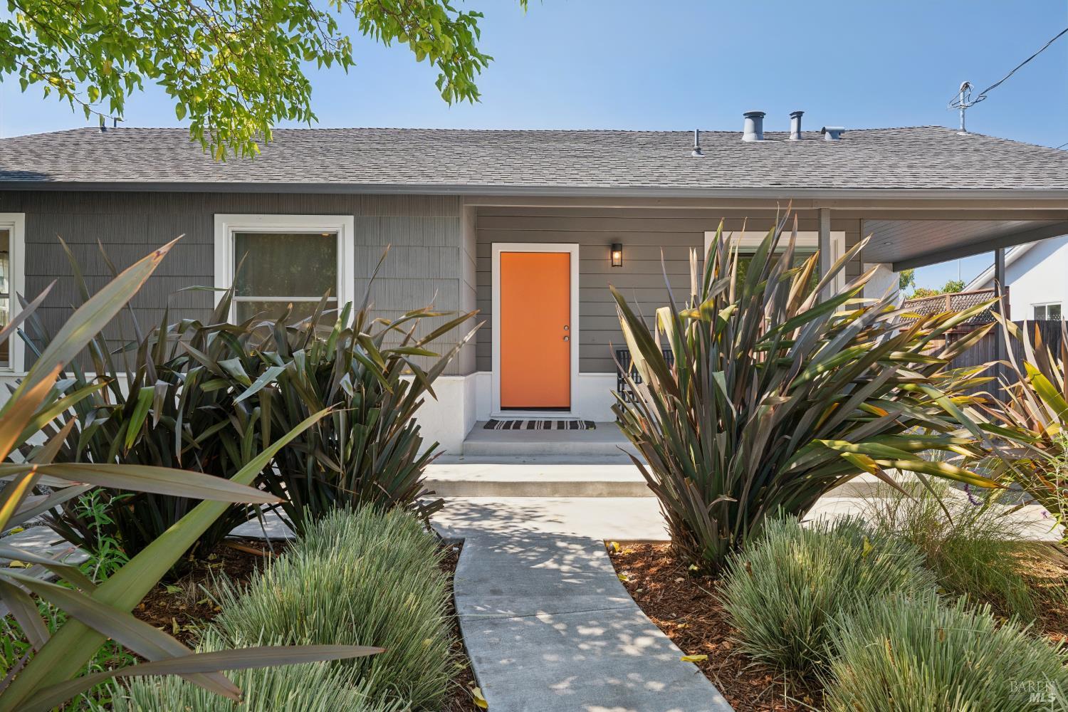 12 Echo Avenue