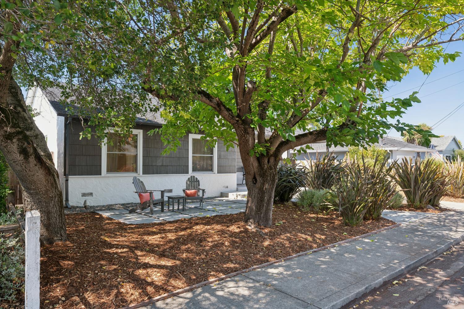 12 Echo Avenue