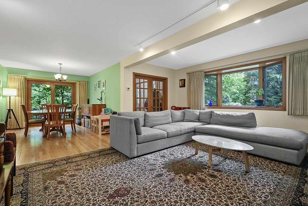 33 Saddle Ridge Rd
