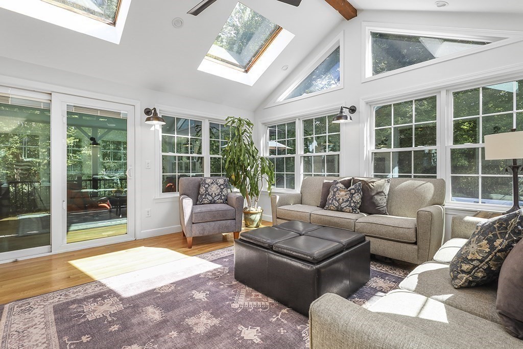 10 Cedar Lane