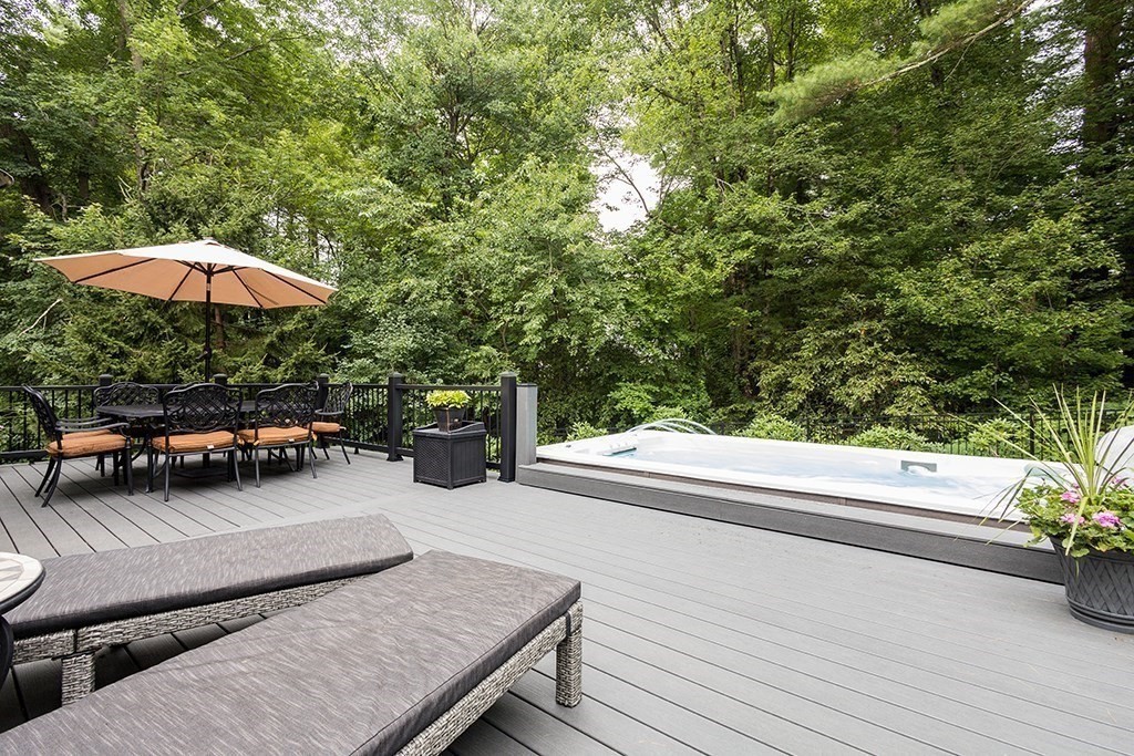 10 Cedar Lane