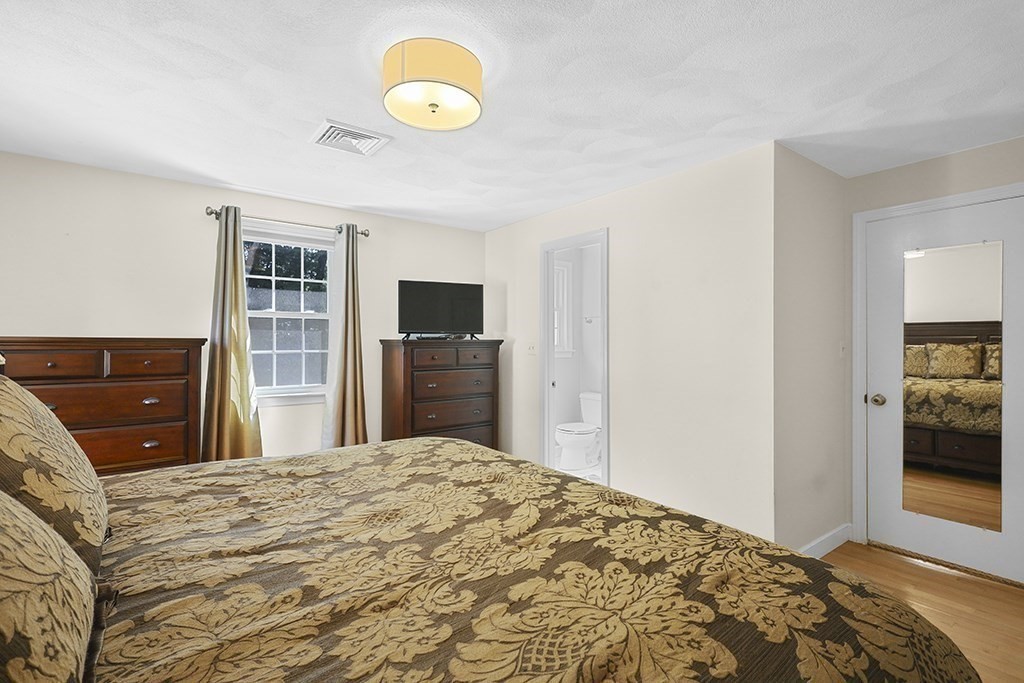 10 Cedar Lane