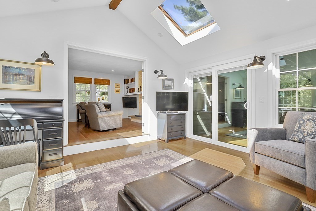 10 Cedar Lane