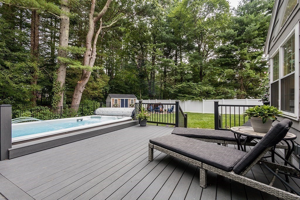 10 Cedar Lane