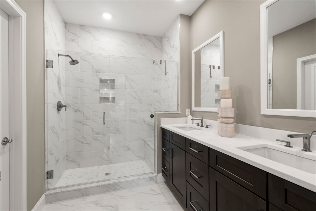 8 Glen Ellen Blvd # 8
