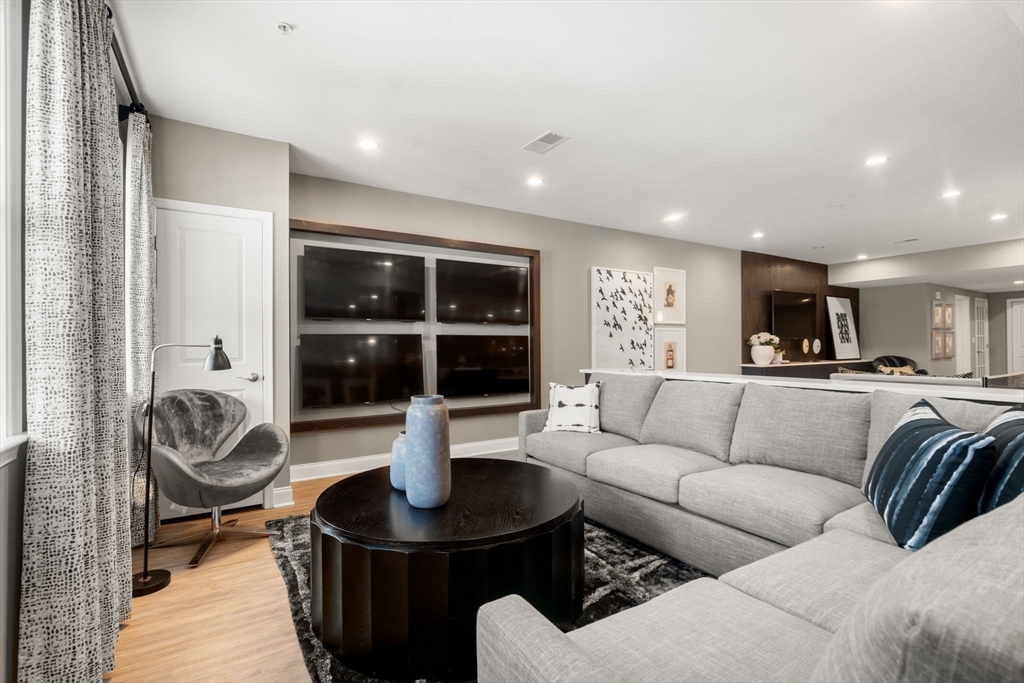 8 Glen Ellen Blvd # 8