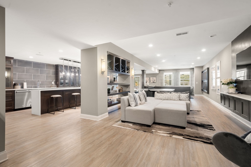 8 Glen Ellen Blvd # 8
