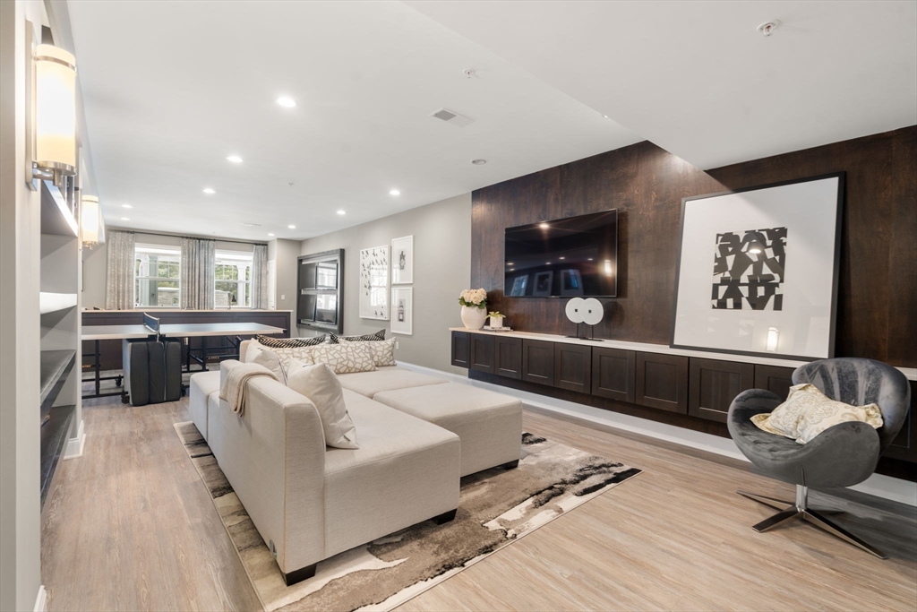 8 Glen Ellen Blvd # 8