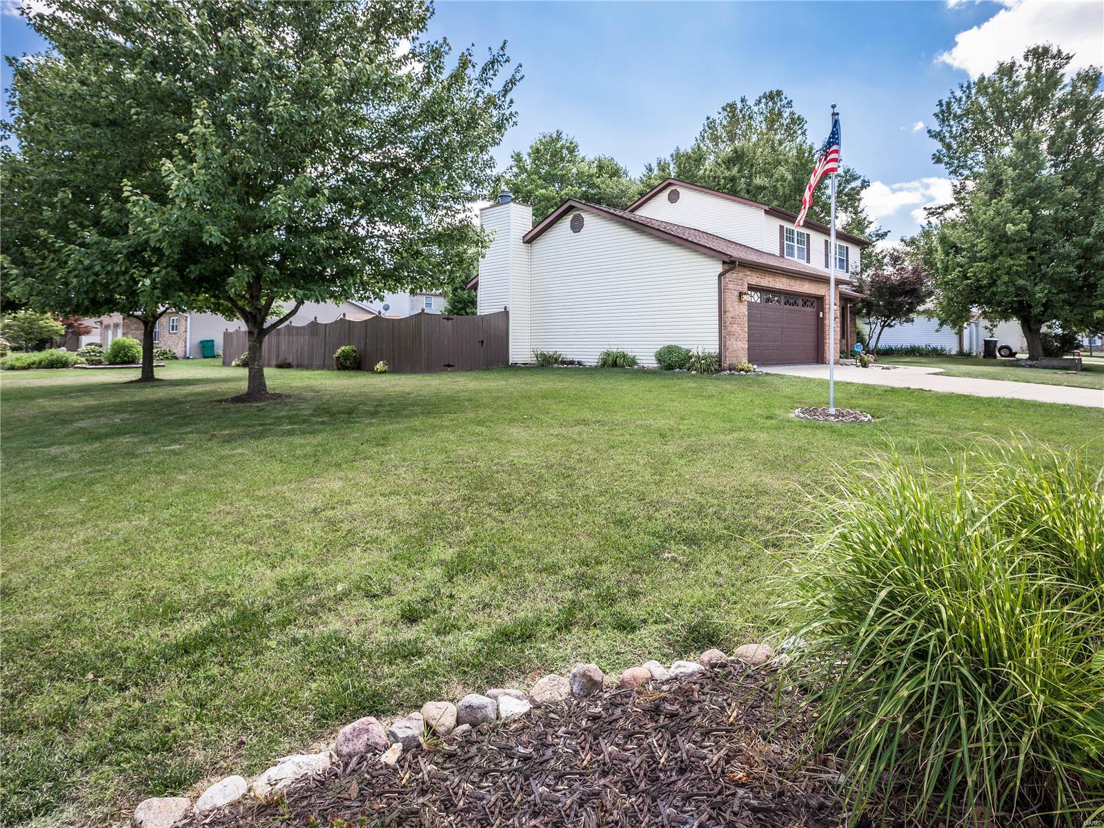 1635 Thunderbird Lane