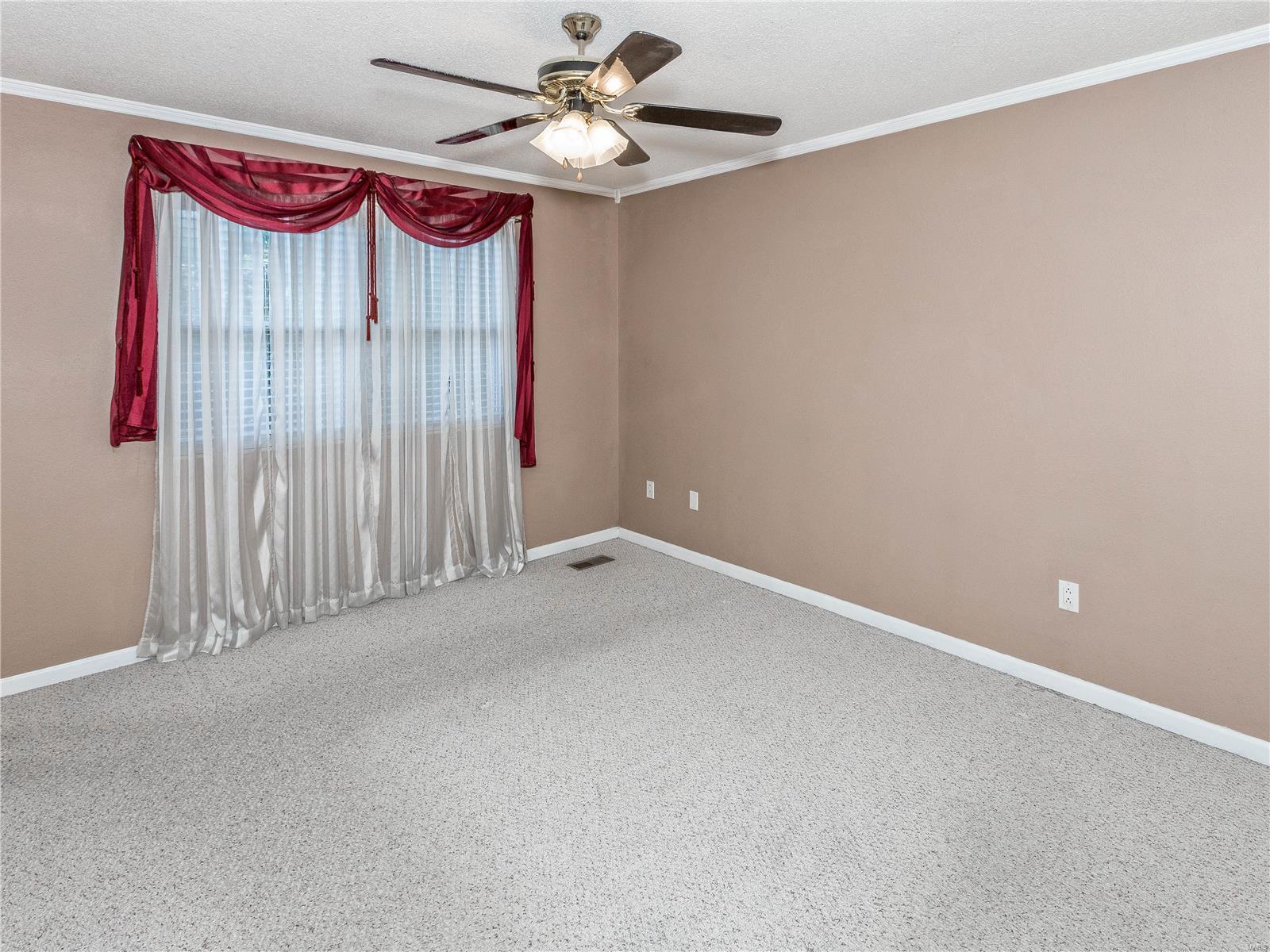 1635 Thunderbird Lane