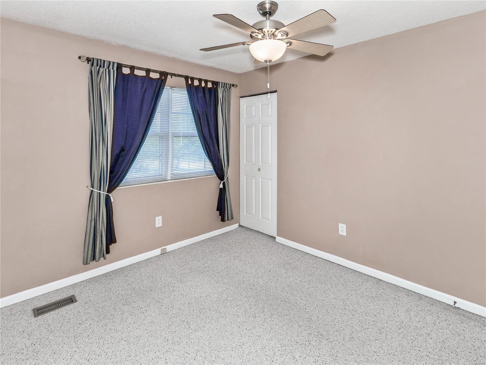 1635 Thunderbird Lane