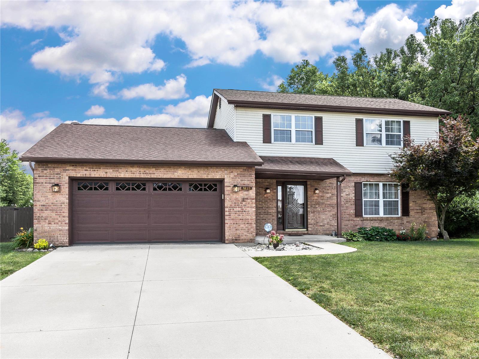 1635 Thunderbird Lane