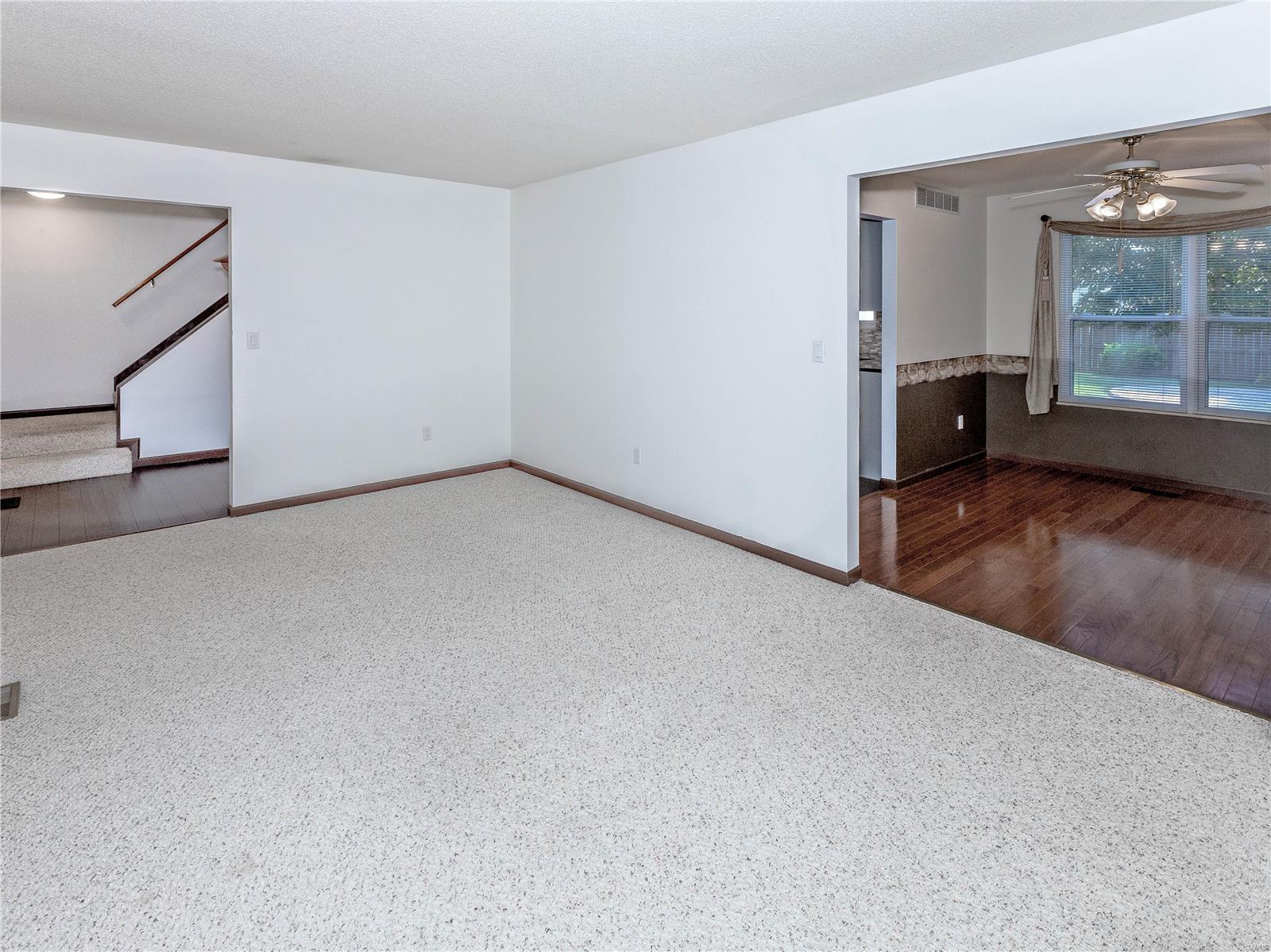 1635 Thunderbird Lane