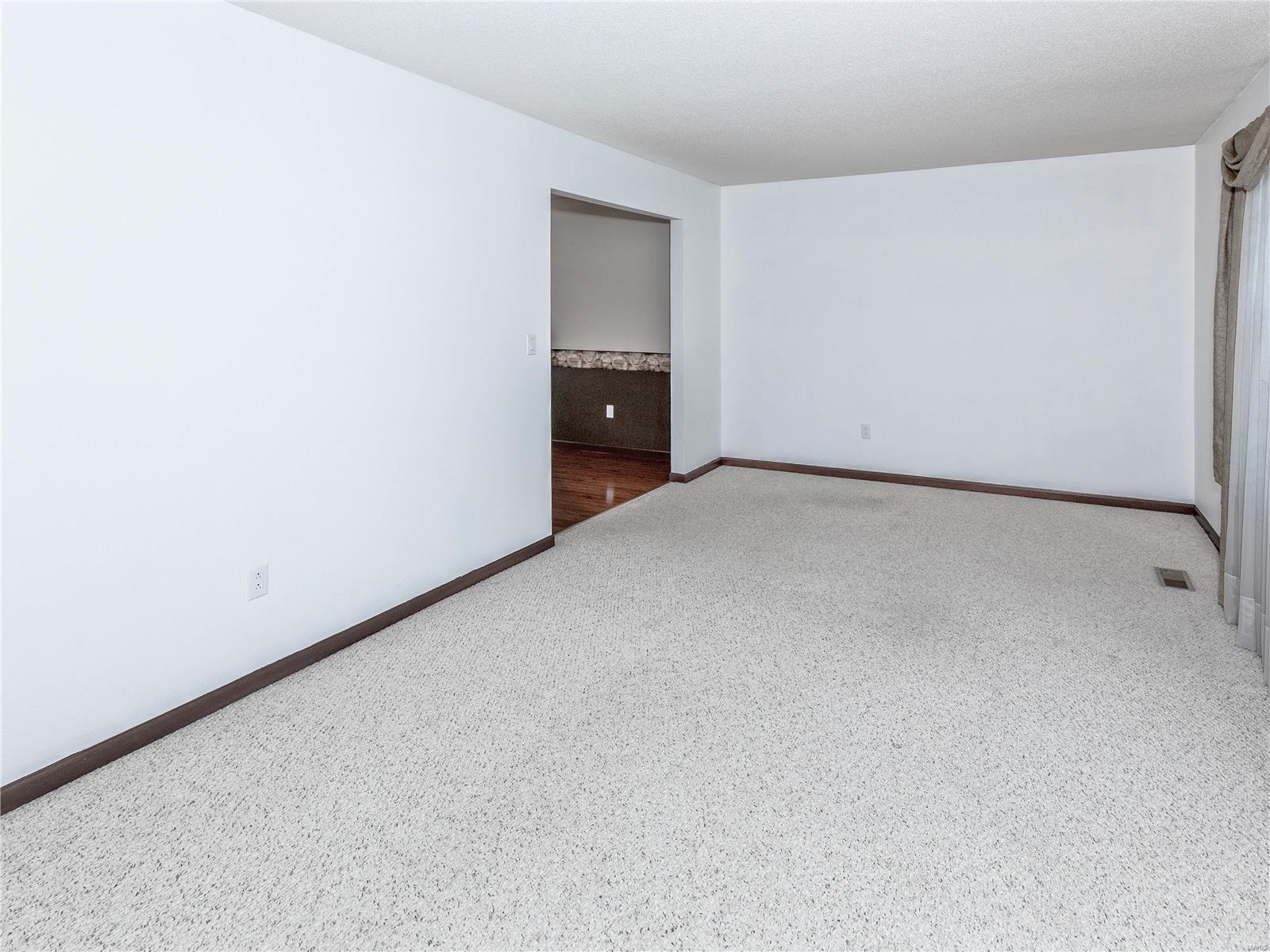 1635 Thunderbird Lane