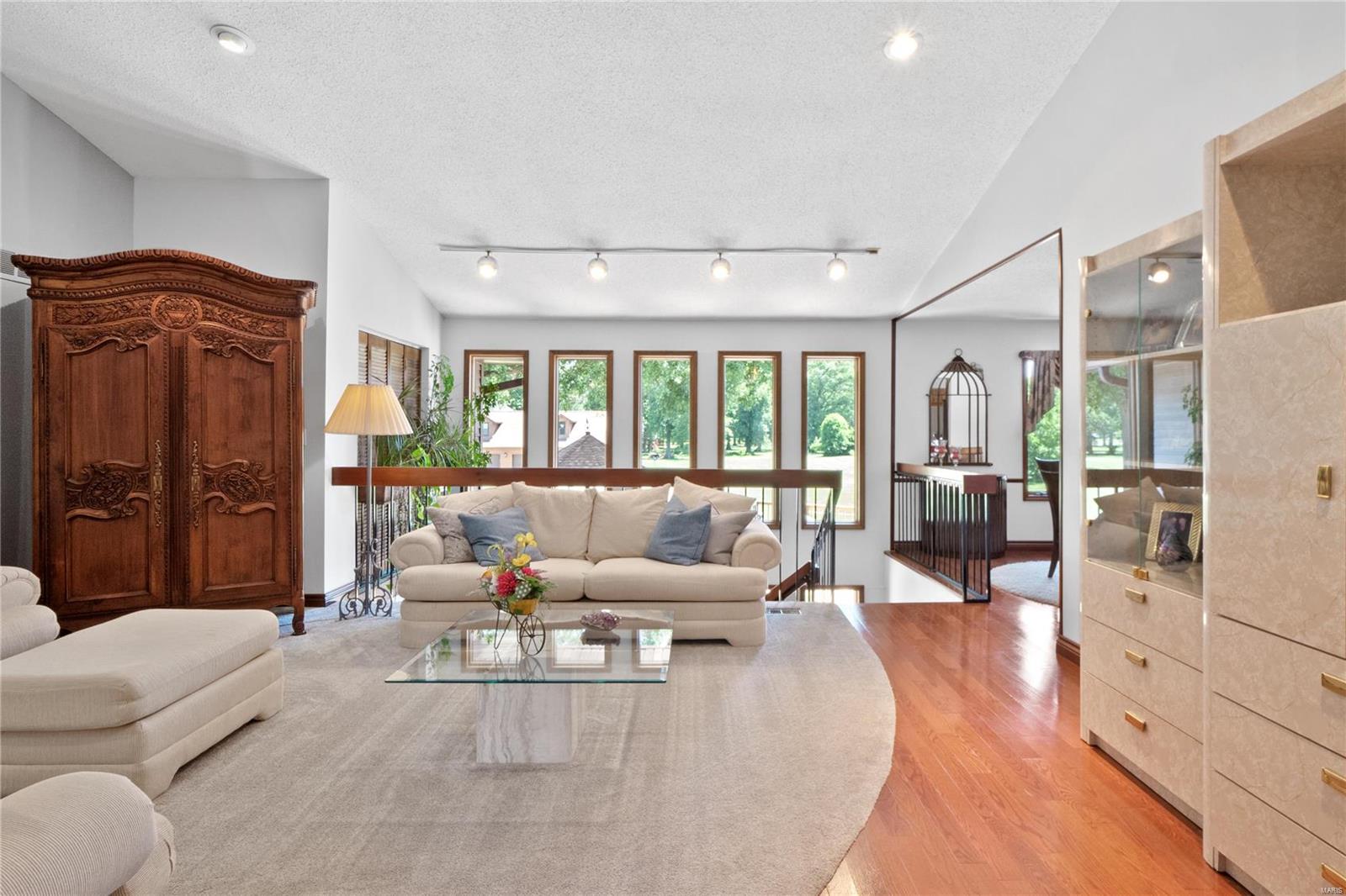90 SHIRLWIN Drive
