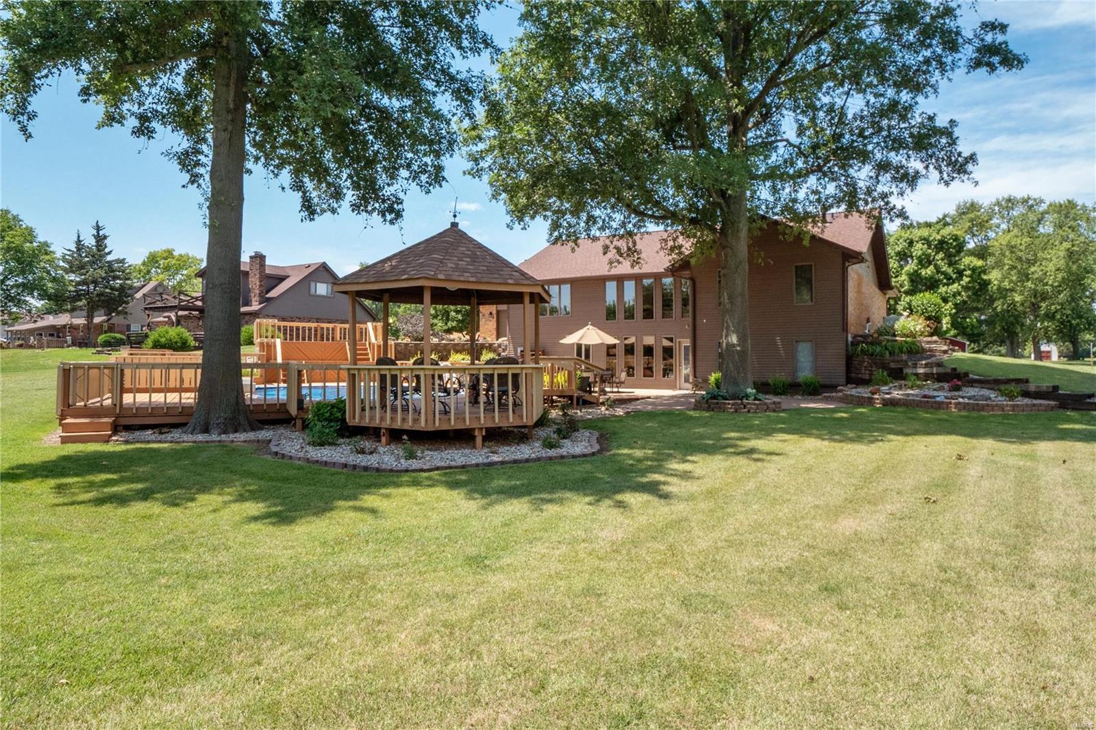 90 SHIRLWIN Drive