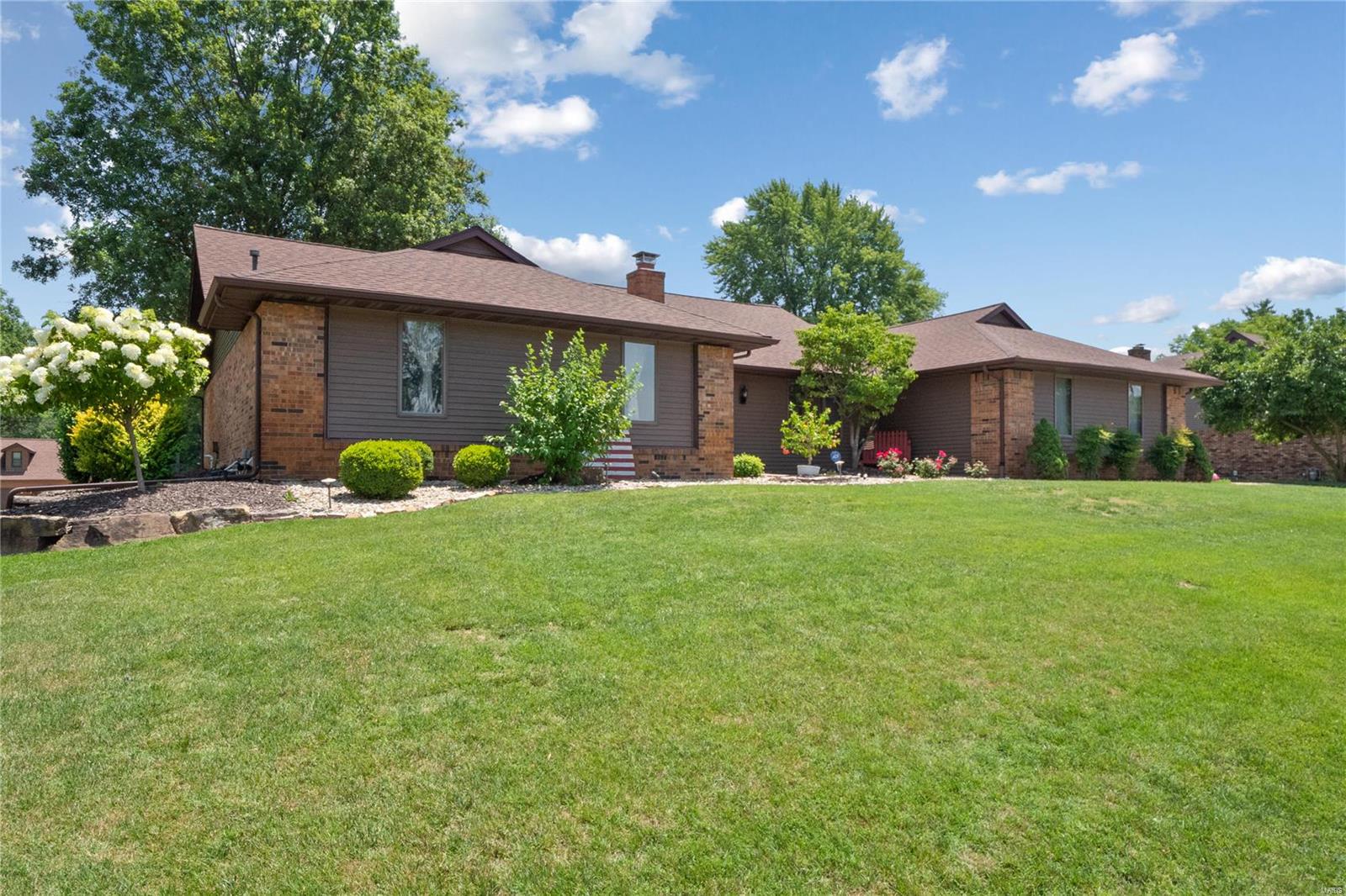 90 SHIRLWIN Drive