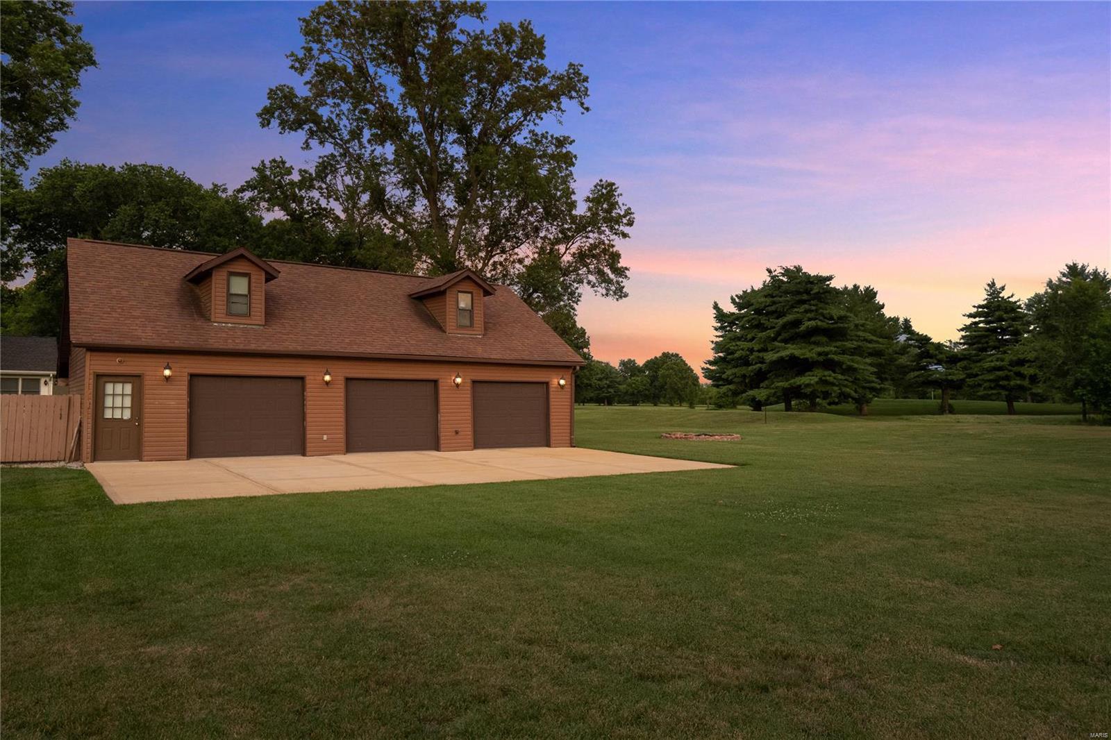 90 SHIRLWIN Drive
