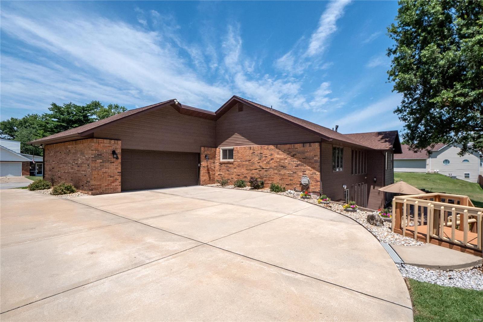 90 SHIRLWIN Drive