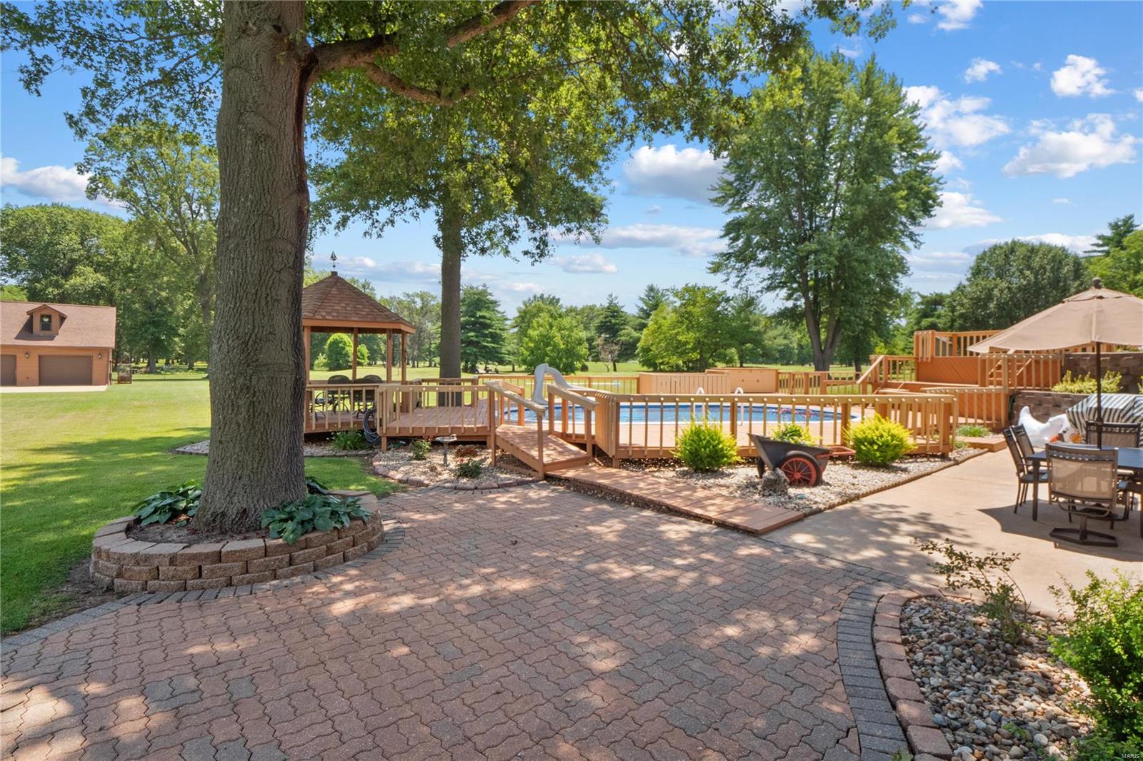 90 SHIRLWIN Drive