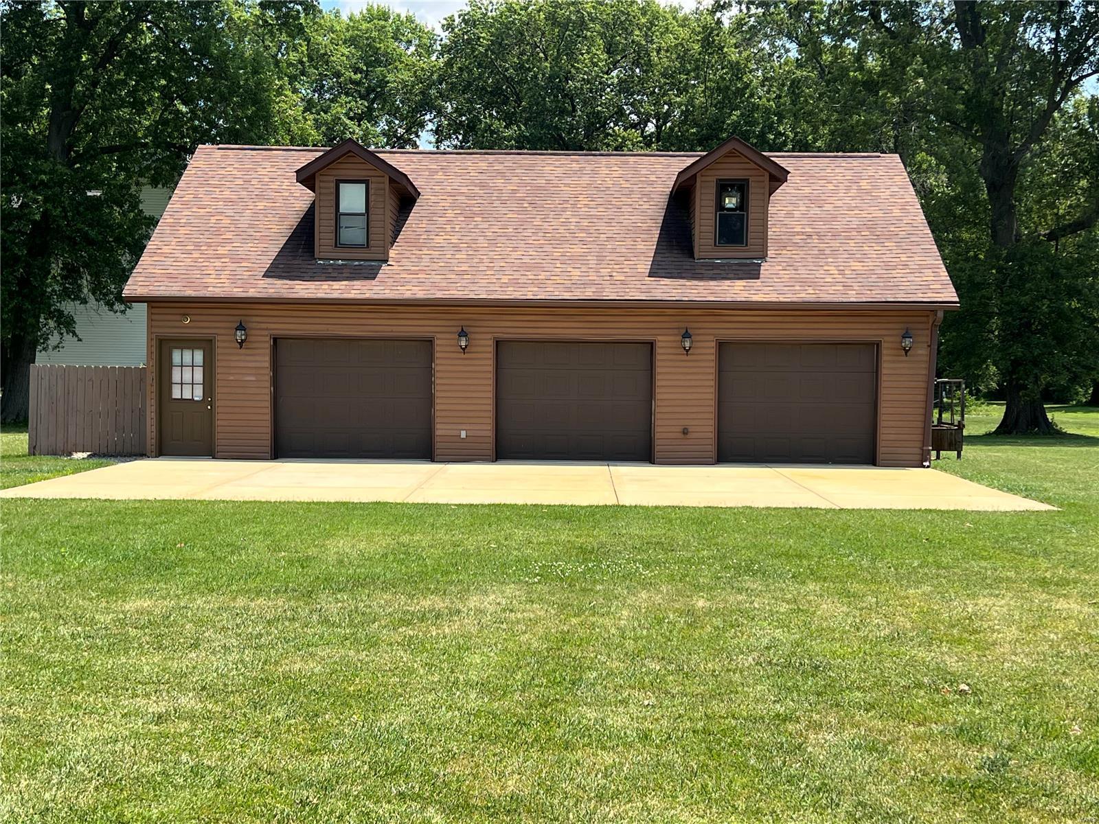 90 SHIRLWIN Drive