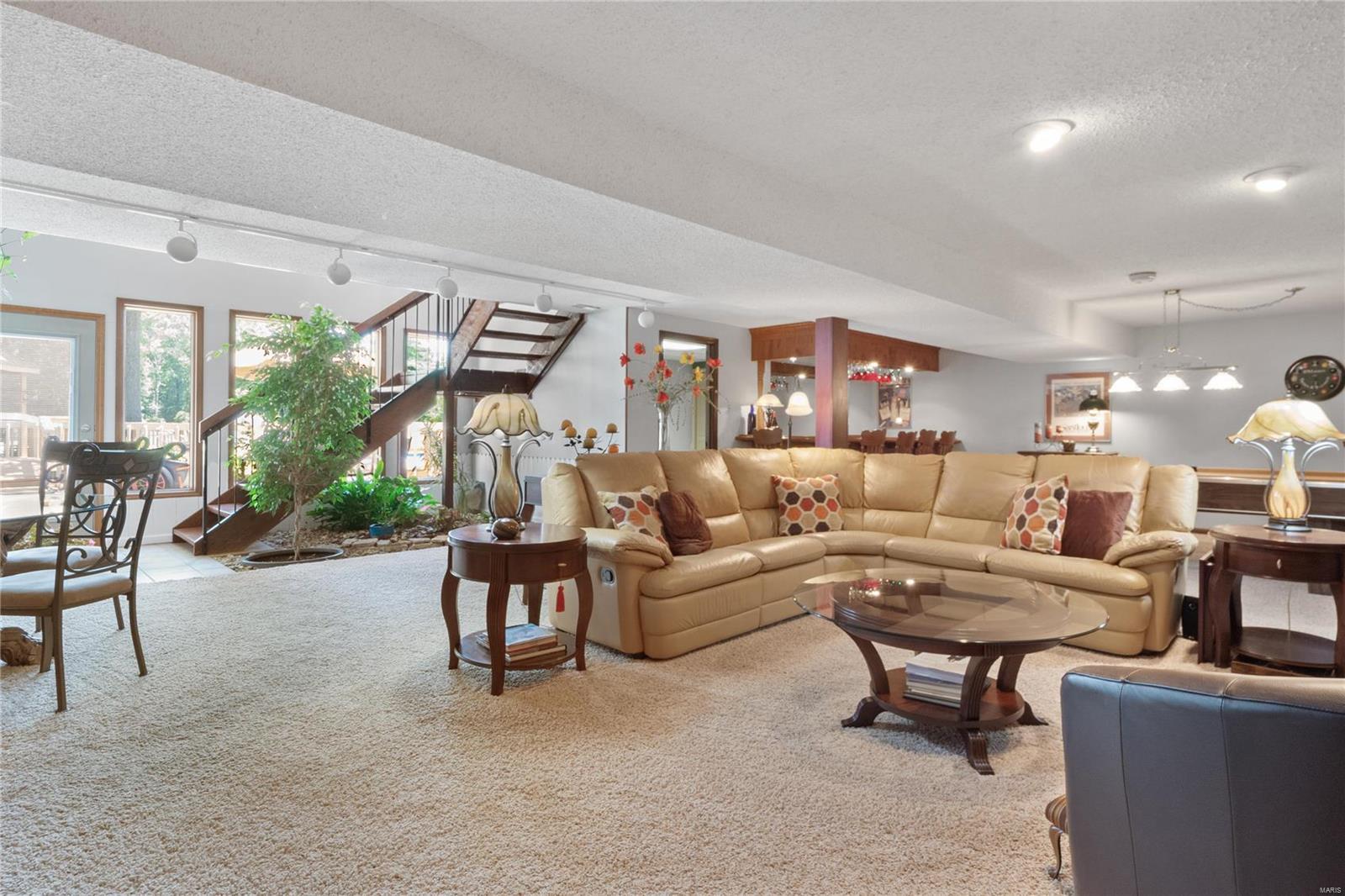 90 SHIRLWIN Drive