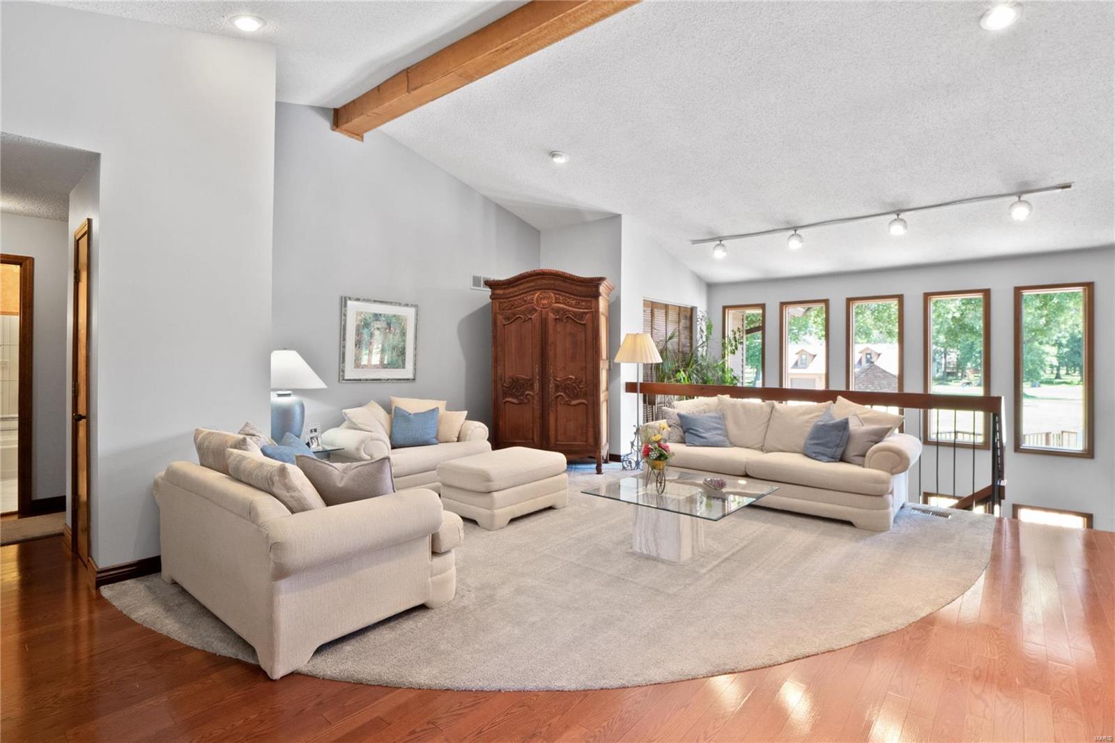 90 SHIRLWIN Drive