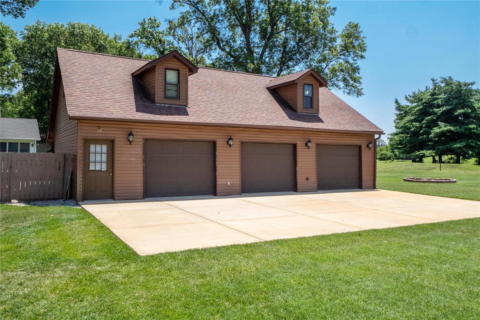 90 SHIRLWIN Drive