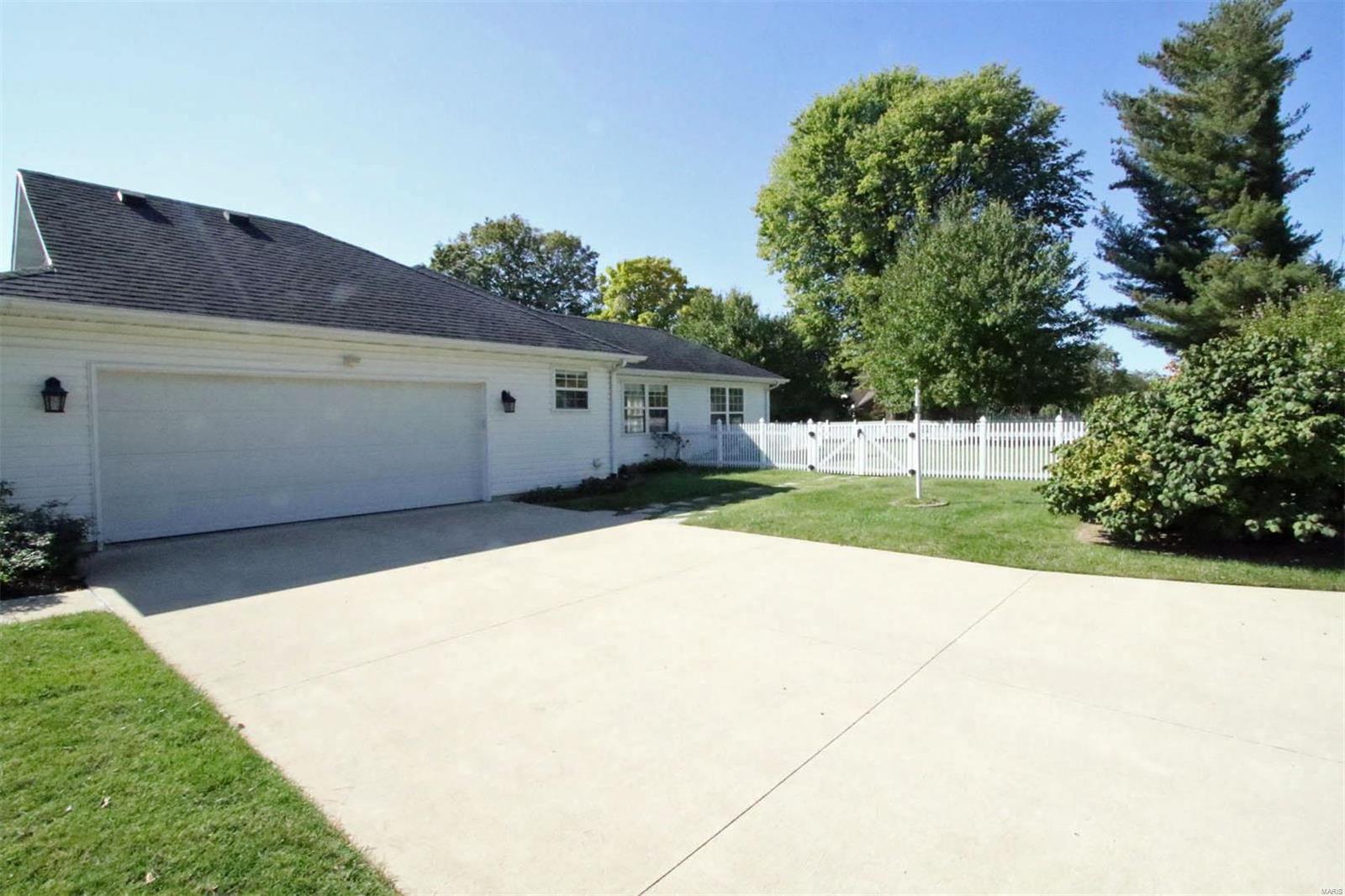 2 Grandbrook Boulevard