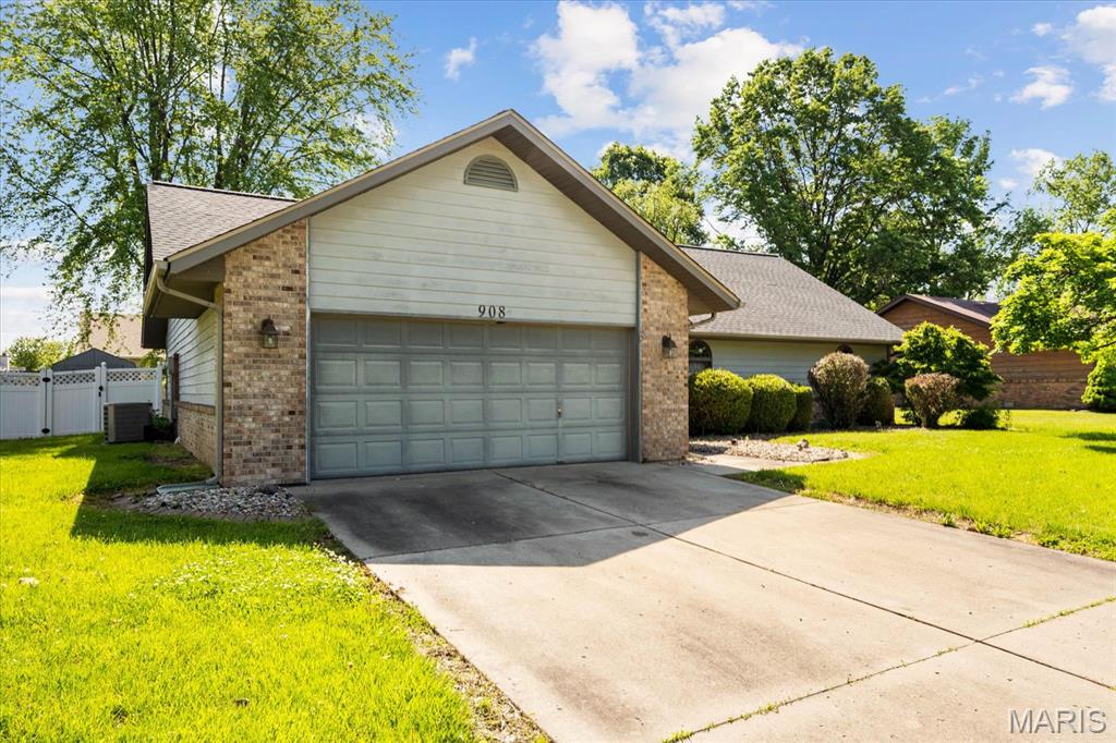 908 Fox Glenn Lane
