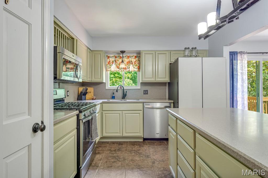 807 Amherst Place