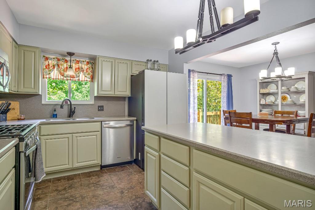 807 Amherst Place