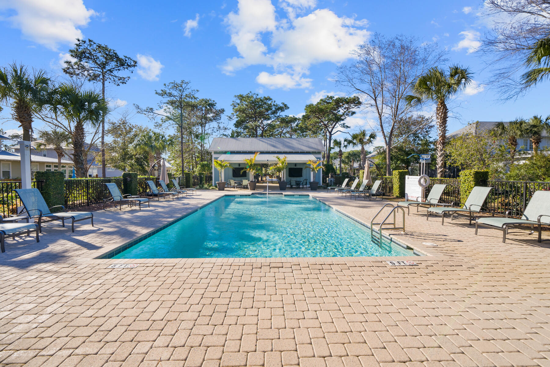 18 Oaks Court