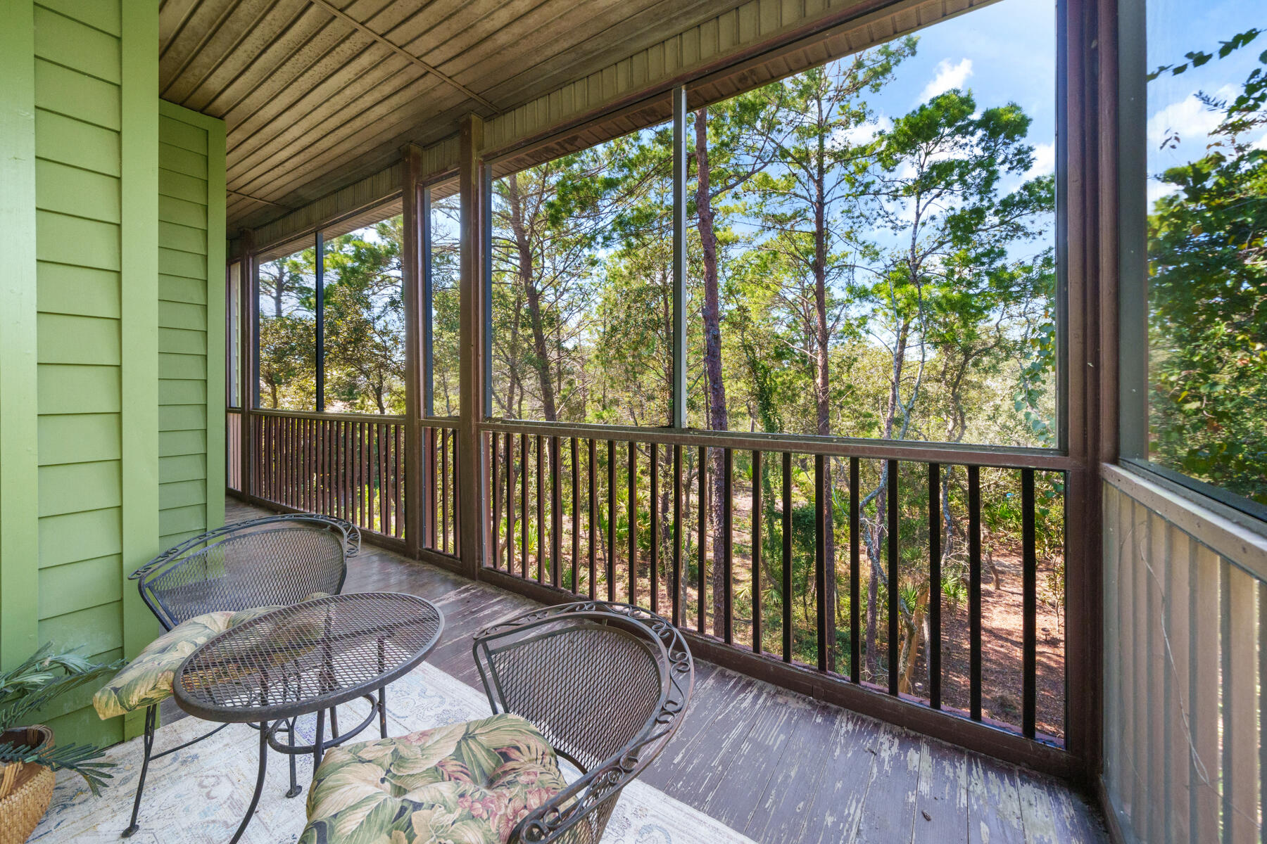 813 N Walton Lakeshore Drive