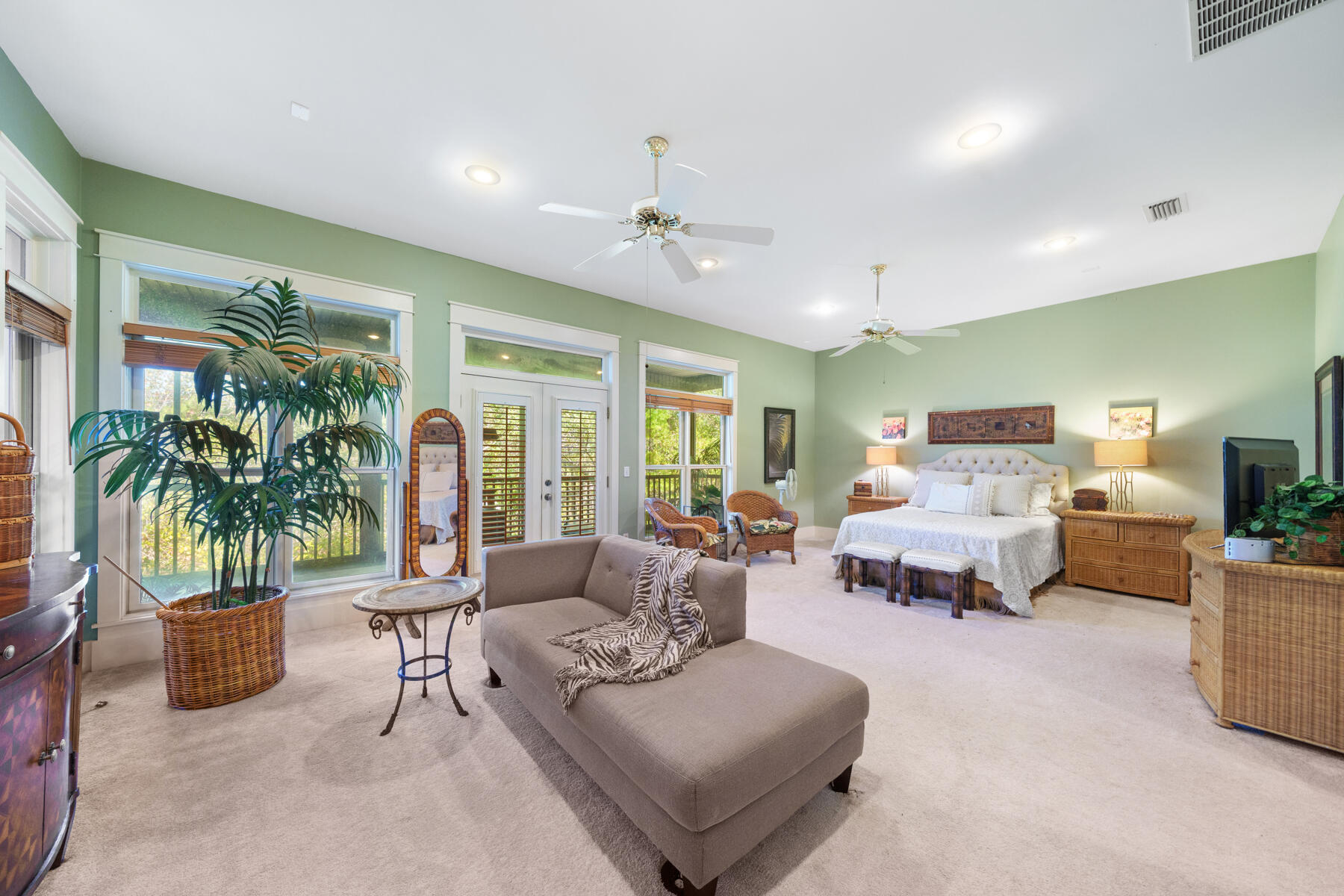 813 N Walton Lakeshore Drive