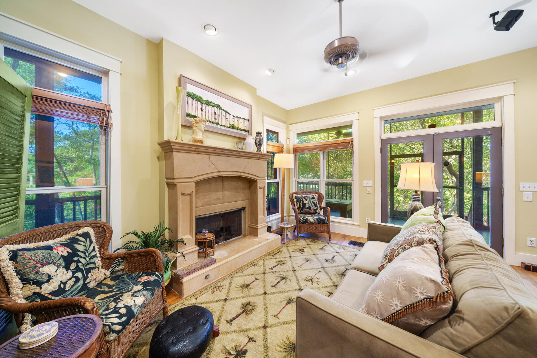 813 N Walton Lakeshore Drive