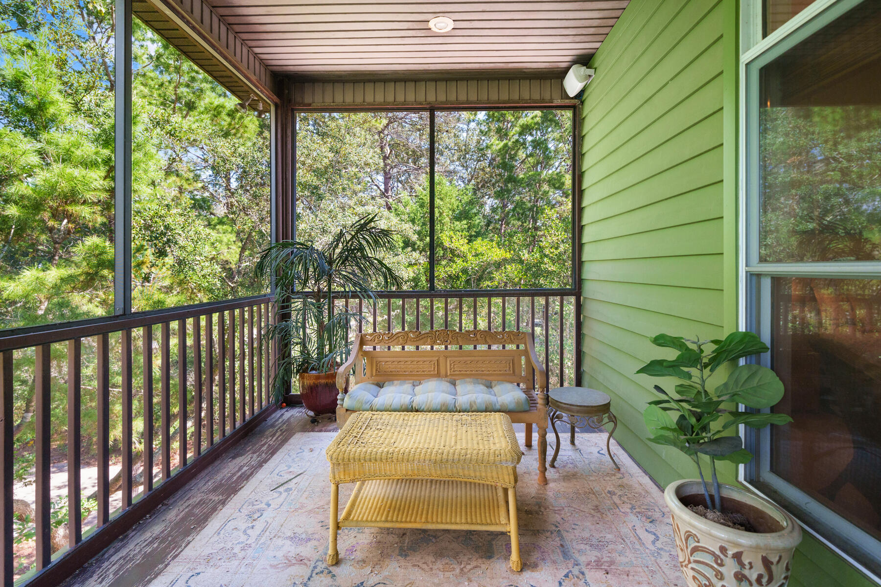 813 N Walton Lakeshore Drive