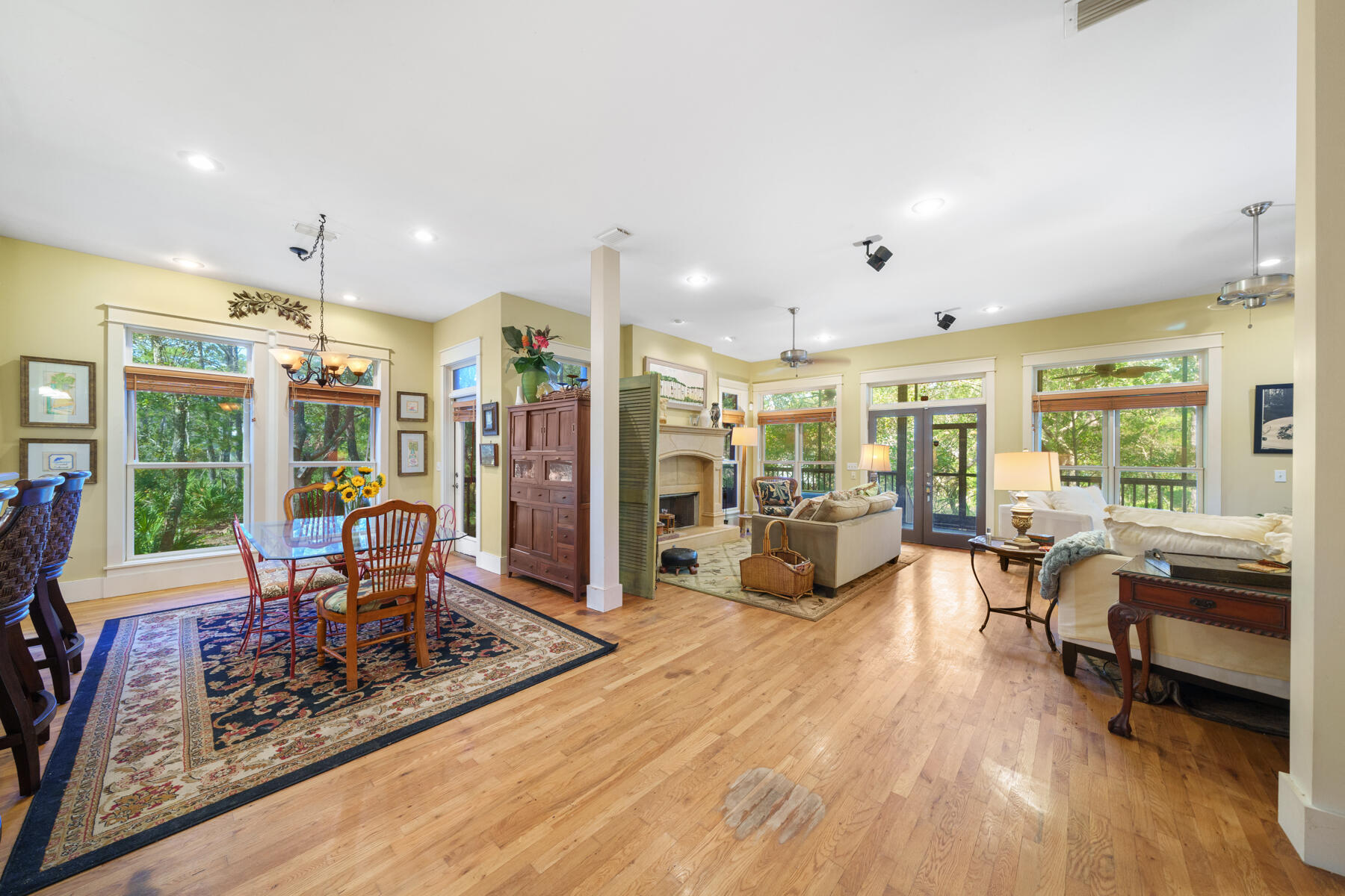 813 N Walton Lakeshore Drive