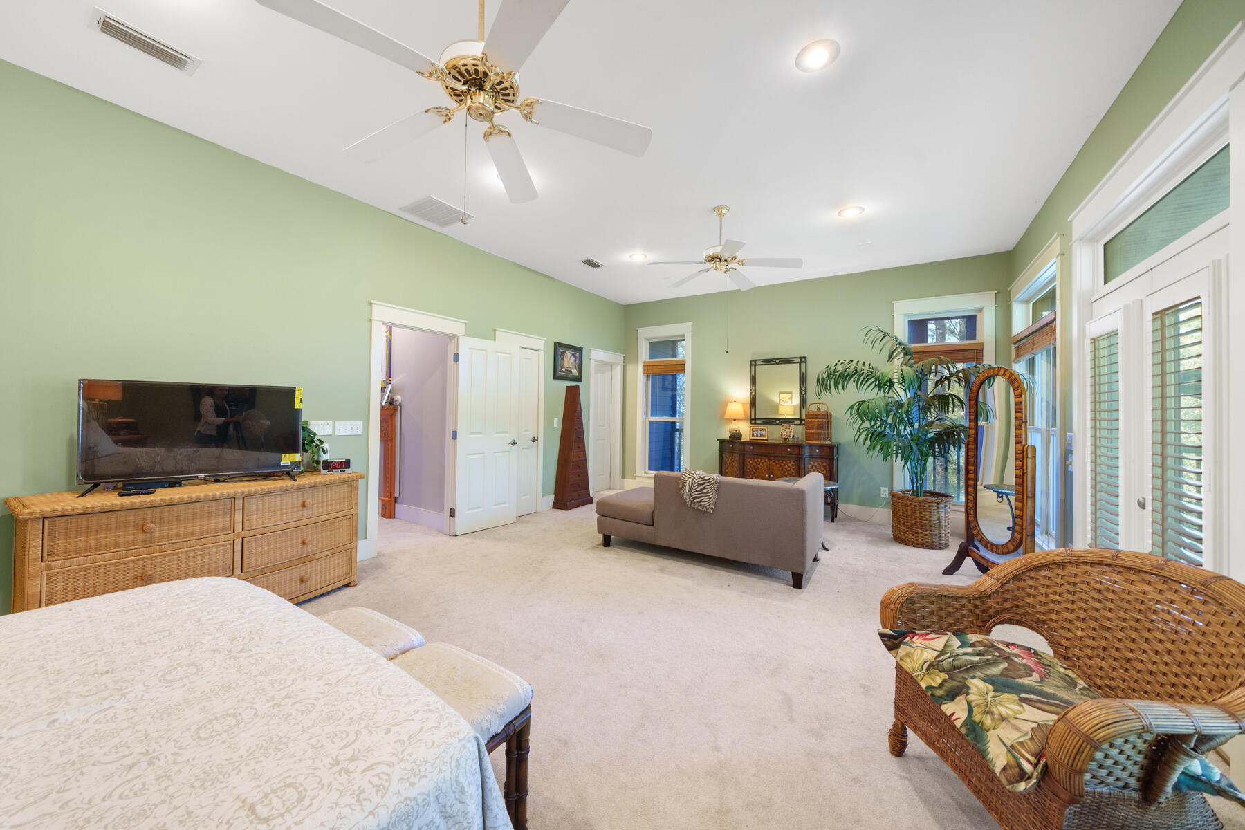 813 N Walton Lakeshore Drive