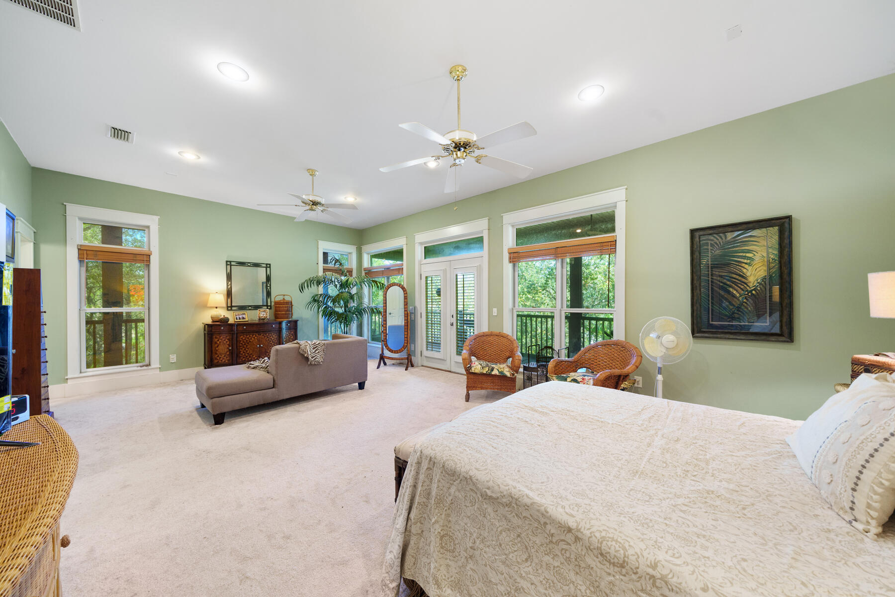 813 N Walton Lakeshore Drive