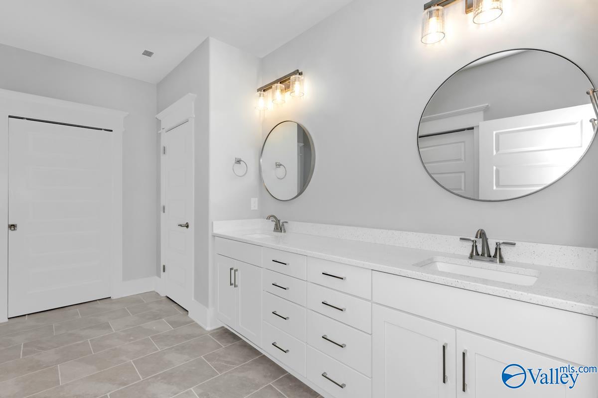 9576 NW Abington Cove Boulevard