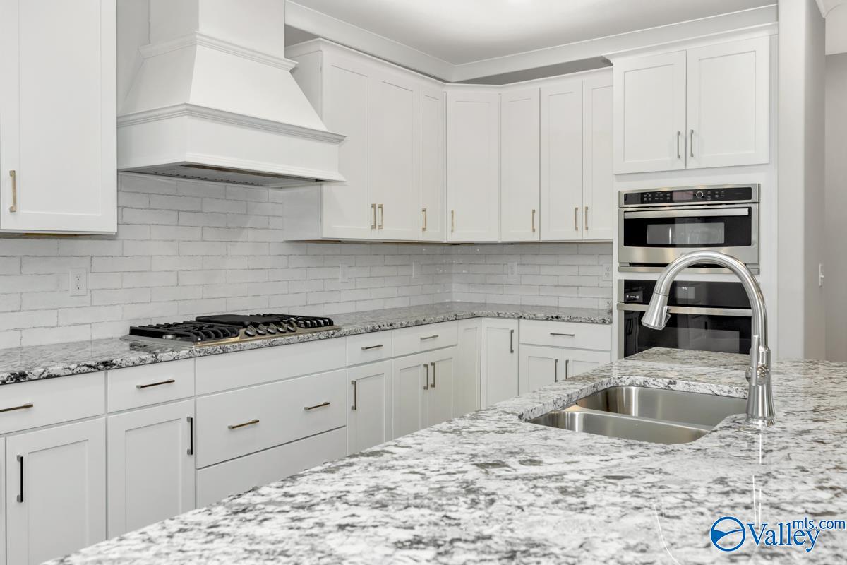 9576 NW Abington Cove Boulevard