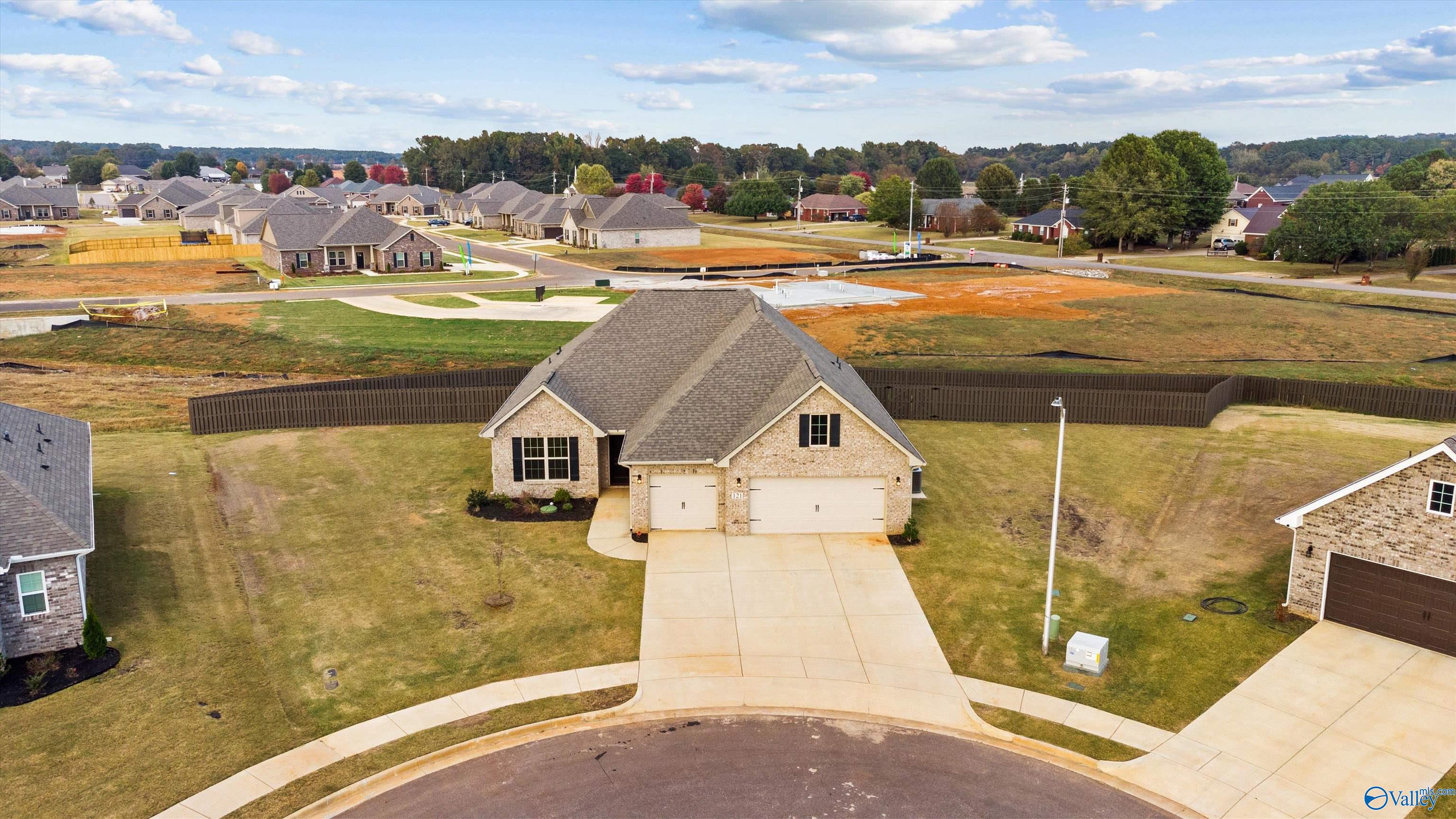 121 Slade Thomas Drive