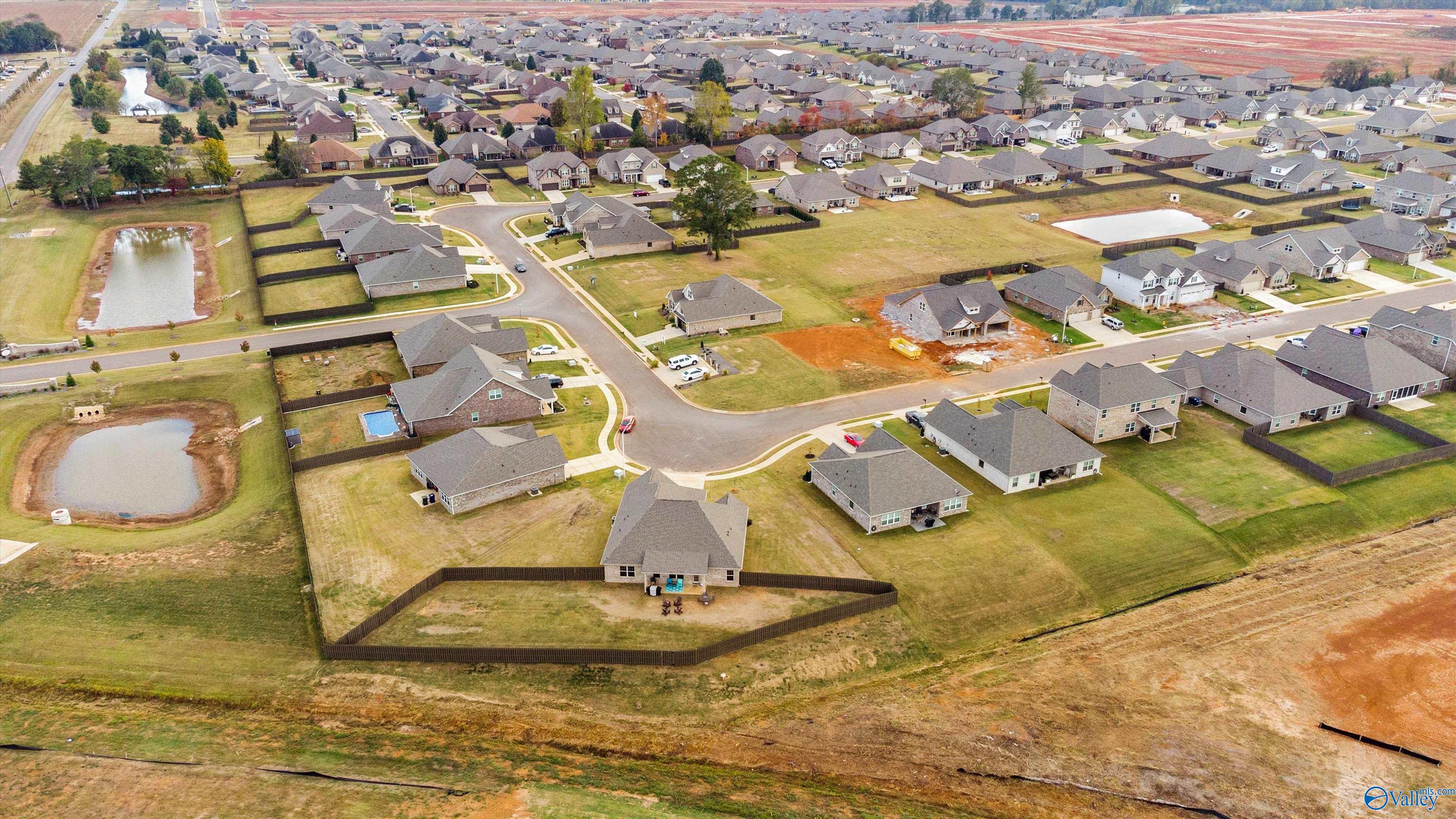 121 Slade Thomas Drive