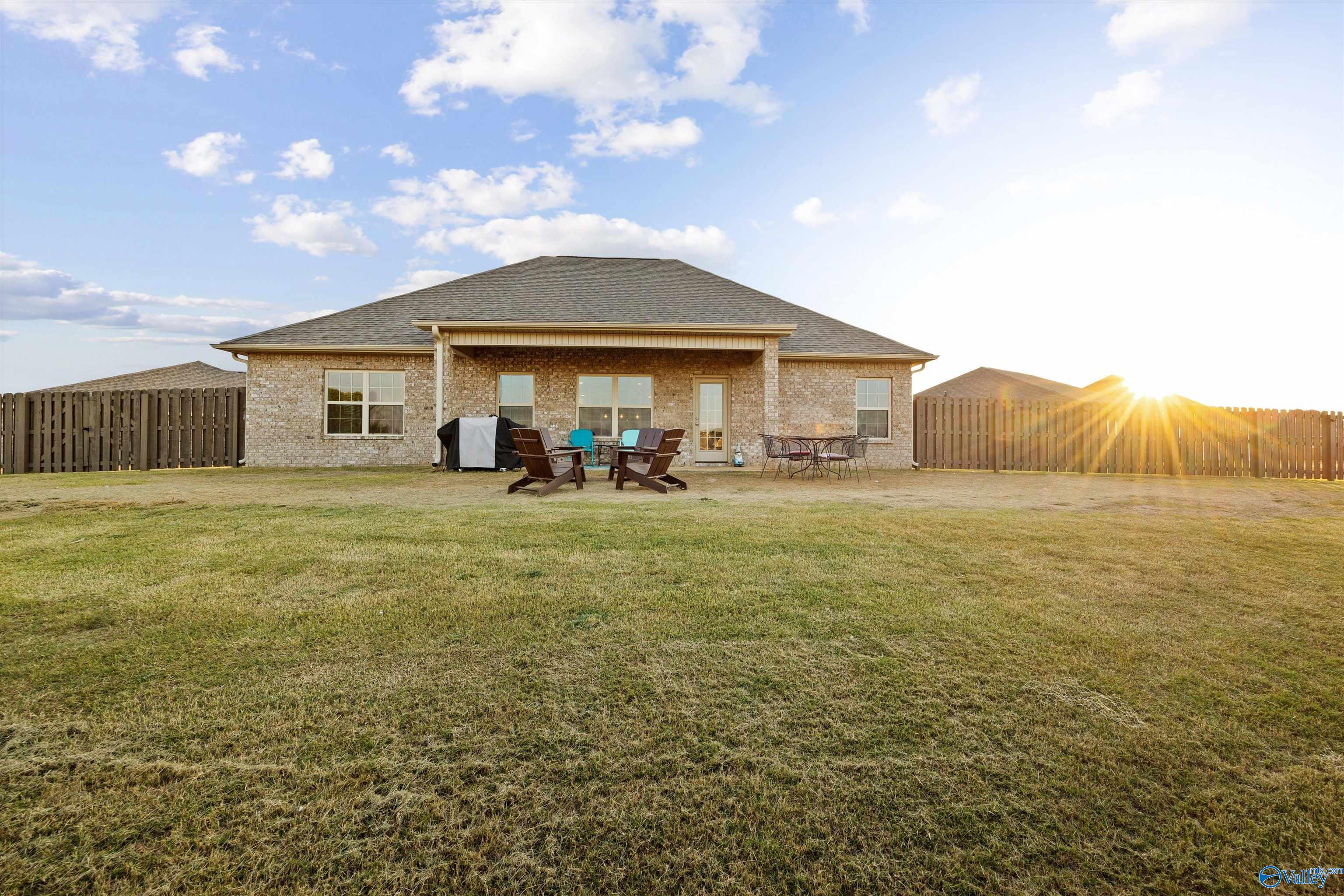 121 Slade Thomas Drive