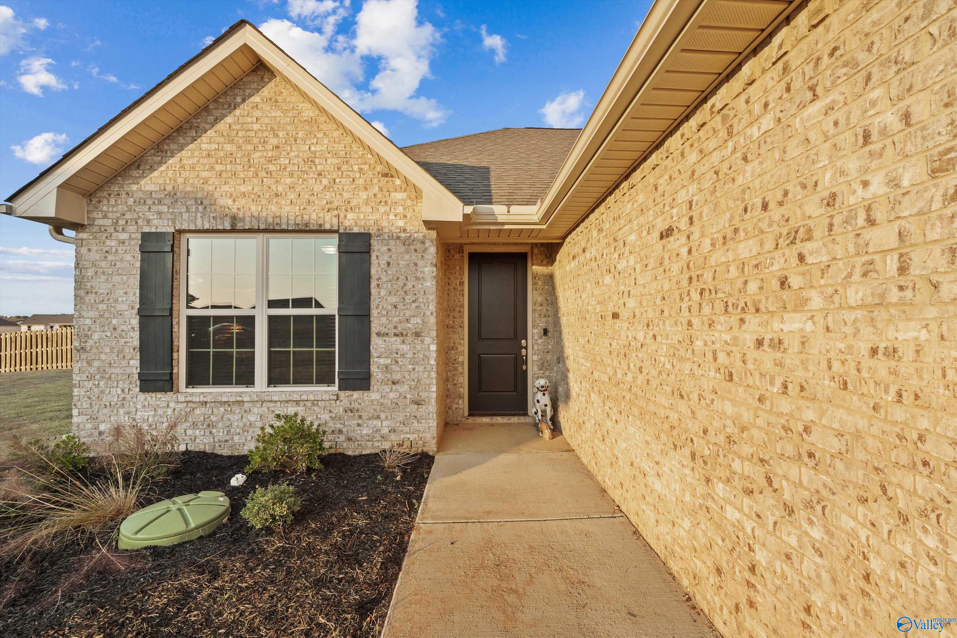 121 Slade Thomas Drive