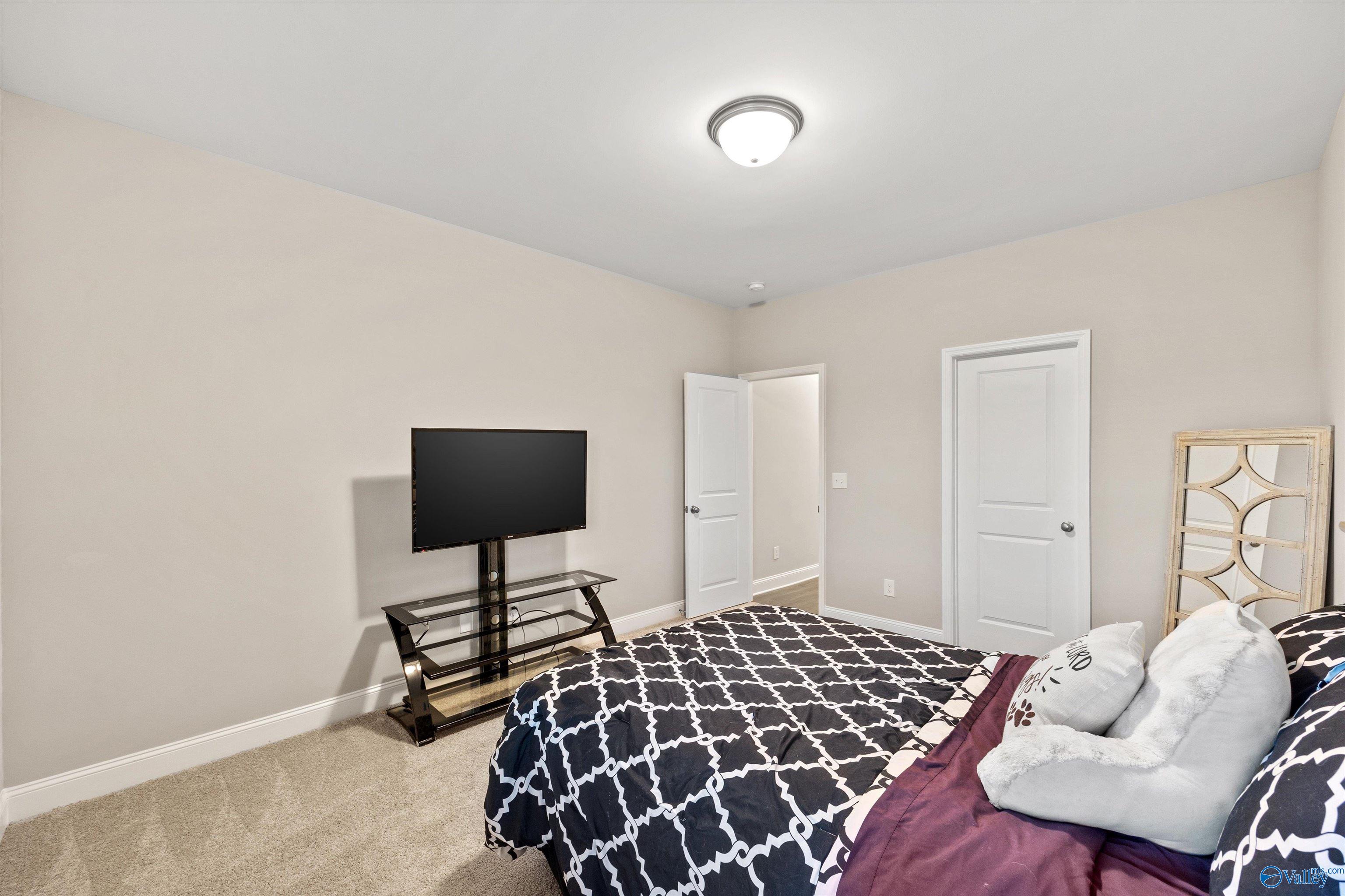 121 Slade Thomas Drive